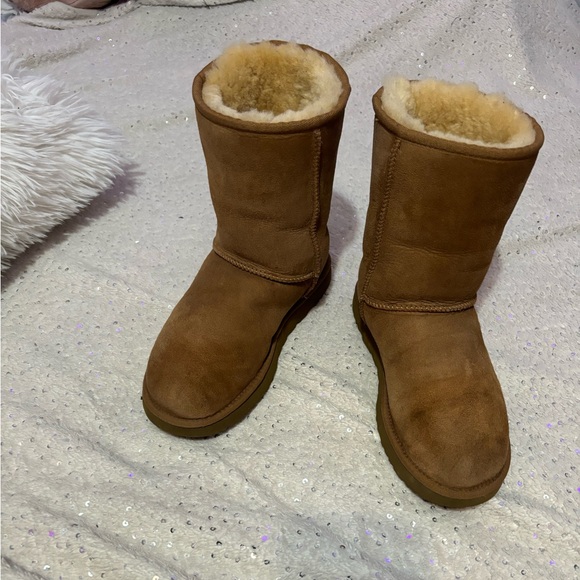 UGG Classic Short II - Picture 15 of 16